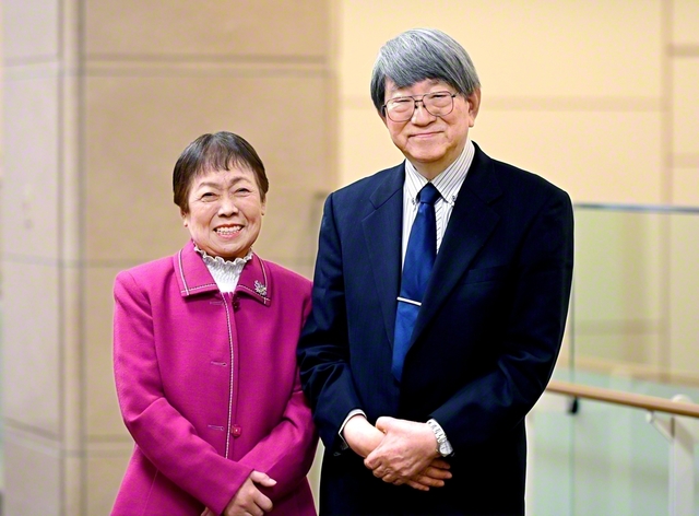 大橋健一さん㊨、志津子さん