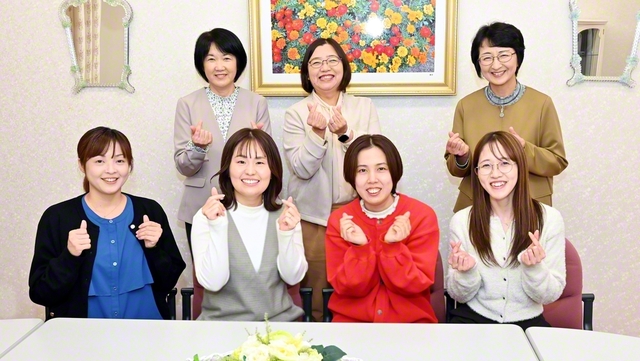 23日に福島文化会館で行われた総福島女性部ユース委員会の集い（前列右から時計回りに藤元さん、渡邊さん、草さん、相樂さん、佐藤総福島女性部書記長、佐瀬東北女性部長、橋本総福島女性部長）