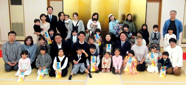 9日、山形文化会館で