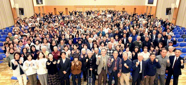 広宣拡大への大情熱を燃やす中勢本陣圏の友ら（三重文化会館で）