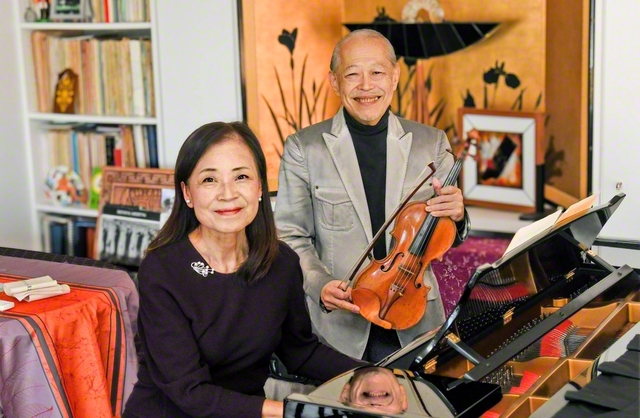 大久保雅子さん㊧と夫の茂樹さん