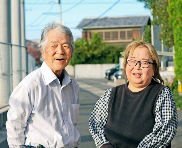 仲むつまじい理絵さん㊨と好美さん。めおと漫才のような息の合った会話に、笑みがこぼれる