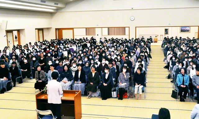 はつらつと行われた富山総県女性部の「心富める幸のスクラム」大会（11月29日、富山文化会館で）