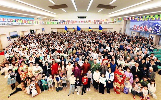 広宣流布のために戦いましょう!――日印の同志の心が響き合った交歓会では、上野彩佳さん、ラーガブ・ビャーラさんが信仰体験を披露した。比知屋副会長が激励し、最後に全員で世界青年部歌「Eternal Journey with Sensei!~永遠の師弟旅~」を歌った