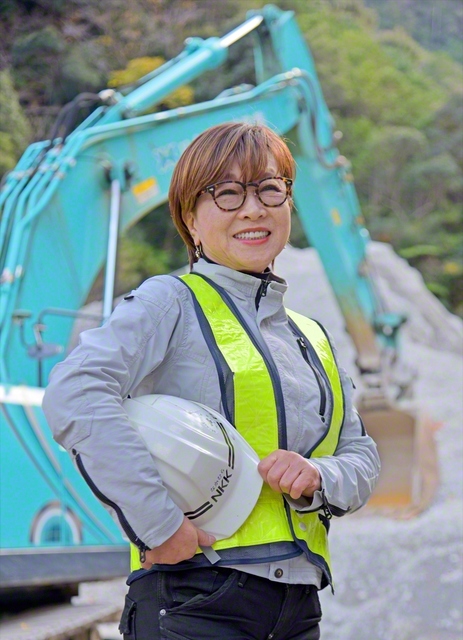 監督として現場に赴く中村さん。昨年開通した、三重県と新宮市を結ぶ「熊野川河口大橋」の建設にも携わった