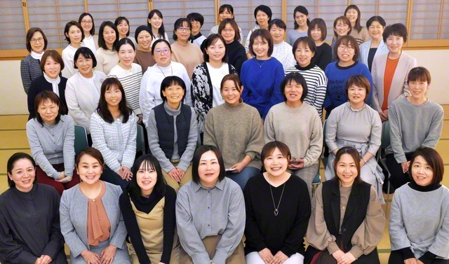 「何があっても朗らかに」と誓い合ったヤング白ゆり世代の友（11月29日、富山文化会館で）