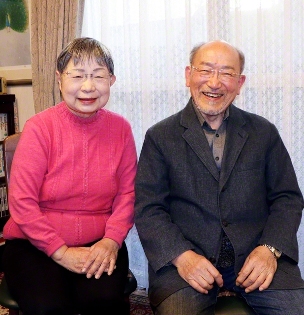佐藤さん㊨と妻・みち子さん