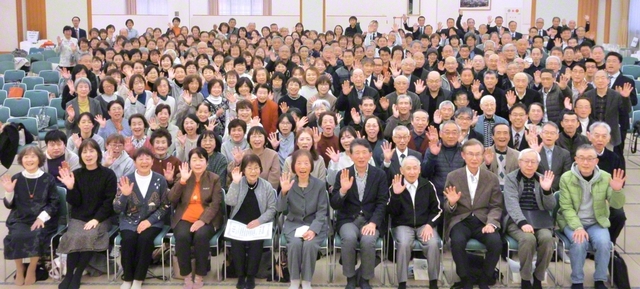富山正義県　富山文化会館で