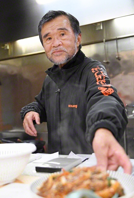 「食べていくか?」――松田さんと調理場のぬくもりを感じながらいただく「珍来丼」は絶品でした