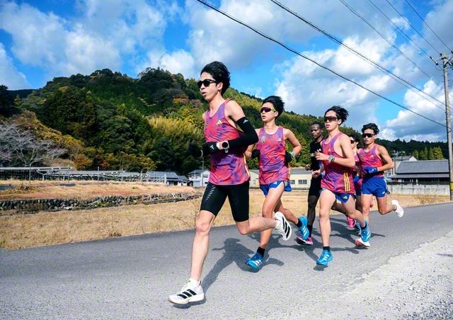 第102回箱根駅伝の号砲まで2週間。創価大学駅伝部が静岡県島田市で最終合宿を行った（5～12日）。チーム一丸となって“未到の頂点”を目指す。私たちも異体同心の団結で“躍動の年”を力走していきたい（9日）