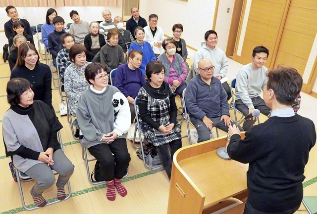 青年世代のメンバーが新たに加わり、明年への躍動を誓い合った鶴見地区の座談会（大垣文化会館で）