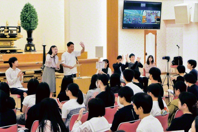 【SGIの友と交流】タイの友と世界広布を誓い合った「南アジア×関西　YOUTH　ZADANKAI」（10月12日、福井文化会館で）