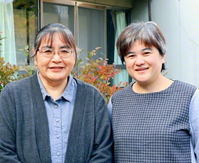 市川さん㊧と次女の光子さん