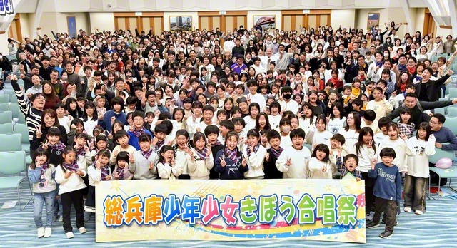 東神戸、中央神戸、西神戸、尼崎、西宮、東兵庫総県の代表合唱団が出演した合唱祭（兵庫池田文化会館）。努力と挑戦が光る各合唱団に惜しみない拍手が送られた