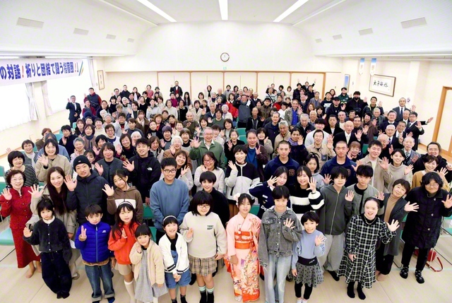 清新の息吹あふれる指宿圏の友。広布は南から！との誓いに立って（1日、指宿文化会館で）