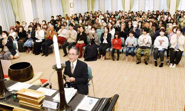 “栄えの友”が喜々として集い合った新年勤行会（1日、佐賀文化会館で）