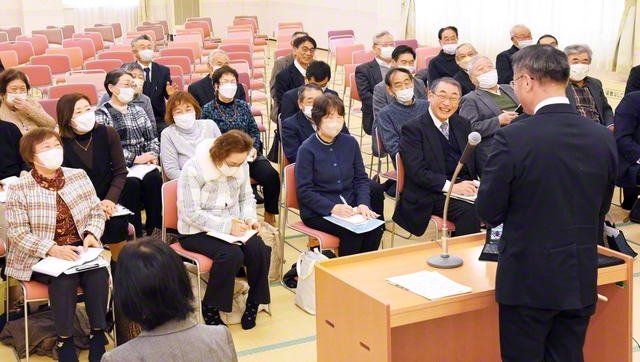 本荘文化会館、湯沢平和会館とオンラインでつないで開催された第3秋田総県の本部長会。心一つに“新たな広布拡大の挑戦”へ、出発を切った（12日、大曲文化会館で）