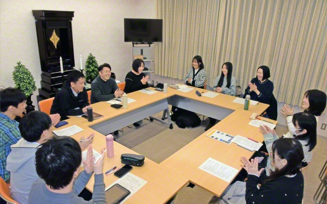 ユースアクション実行委員会の打ち合わせ（6日、鯖江平和会館で）