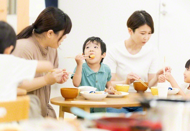 食品ロス削減で、子どもたちの笑顔が広がる未来へ　©foly/PIXTA