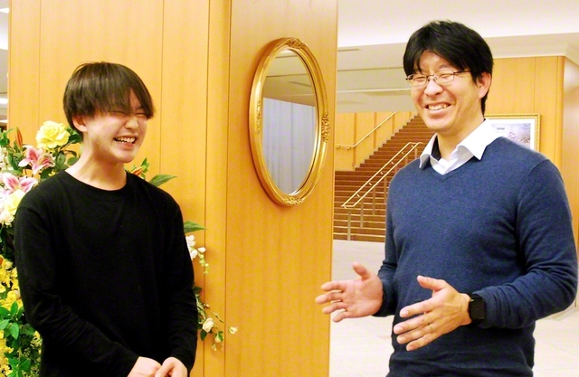 井上さん㊨が山川さんと