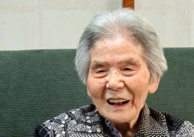 「朝も夕も世界中の人の幸せと平和を祈っています」とテルさん