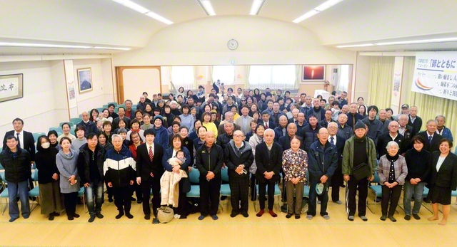 明るく楽しく、朗らかに――大隅太陽圏の友は功徳満開の春を目指し“わが最高峰”に挑む（1日、志布志会館で）