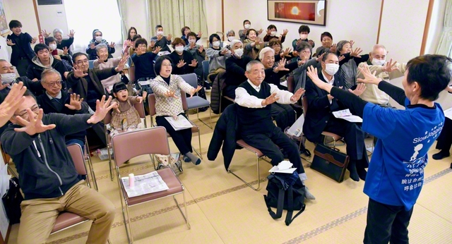 【秋田嵐舞県・新屋常勝支部】自然と心もほぐれたフレイル予防体操（18日、秋田中央文化会館で）