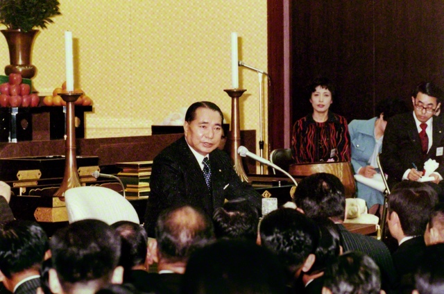 1978年1月17日、愛媛県幹部会で池田先生は、「『一人も残らず』を合言葉に前進を」と望んだ（松山文化会館）