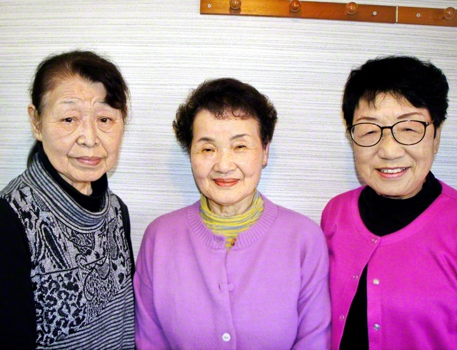 魚切弘子さん㊧、魚切日出子さん㊥、坪井さん