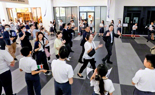 創価インターナショナルスクール・マレーシア（SISM）で教職員や生徒の代表と交流（1月30日）