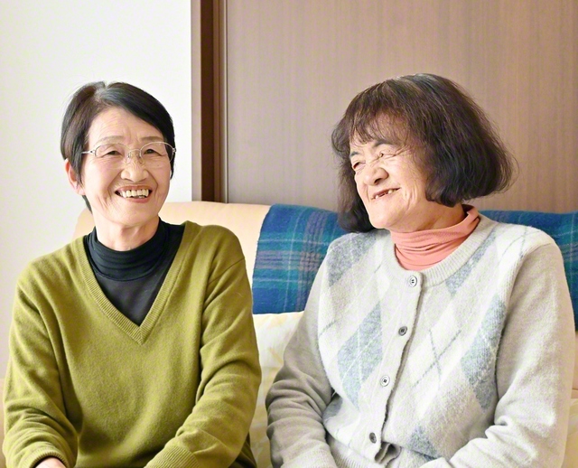 金田さん㊨が「本当に良き友人」と語る鈴木さんと