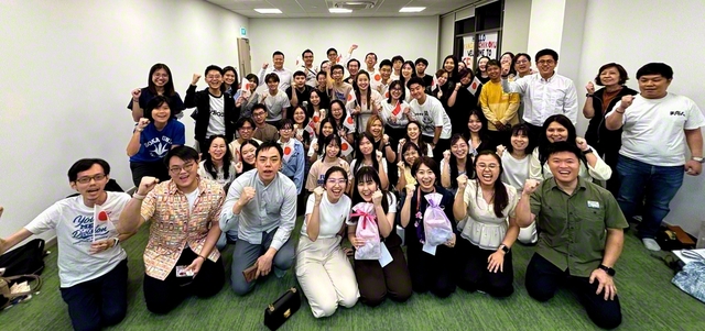 シンガポールの31会場で行われた「青年友好交流会」。小谷さんはゲイラン本部の集いへ