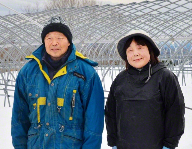 大沢さん㊧と妻の清子さん