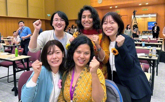 則武さん（前列左端）が研修会に参加したSGIの友らと