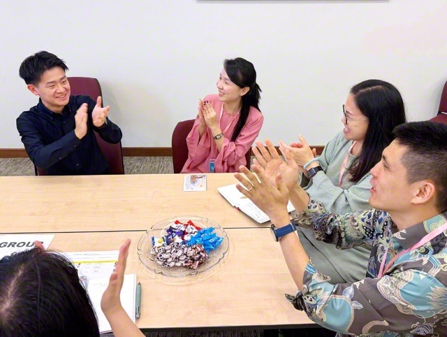 南アジア・韓国・西日本合同青年研修会に参加した中西さん（左奥、SGIアジア文化教育センターで）