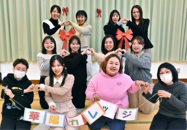 華陽カレッジで仲良く前進する尼崎王者県池田華陽会の友(21日、尼崎平和会館で)