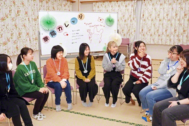 全道各地で華陽カレッジが開催中。釧路本陣県（田中智子県池田華陽会キャップ）の集いでは、和気あいあいと心理テストやゲームを楽しむなど、笑顔が広がった（20日、釧路文化会館で）