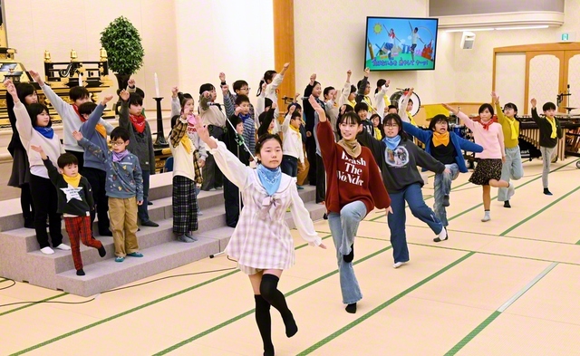 少年少女部の合唱団が元気いっぱいの歌声を響かせた「少年少女きぼう合唱祭」（1月25日、和歌山文化会館で）