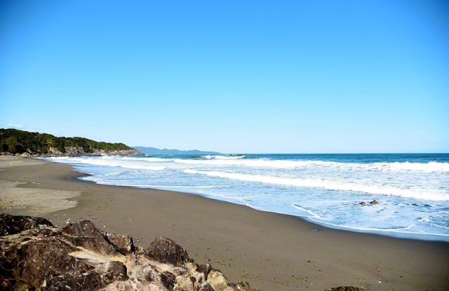 白波躍る平野の海岸