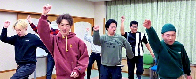 長野第3総県松本南圏のメンバーがダンスの練習に励む（2月28日、松本南文化会館で）