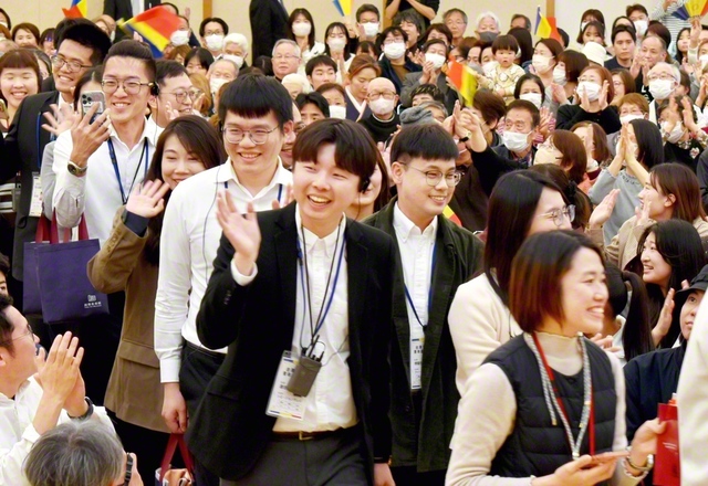 台湾SGIの代表が、「川越地区講義」の舞台となった天地を訪れた（1日、川越文化会館で）