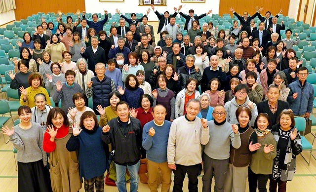 題目を根本に、友好の輪を広げる名張市の友（名張文化会館で）