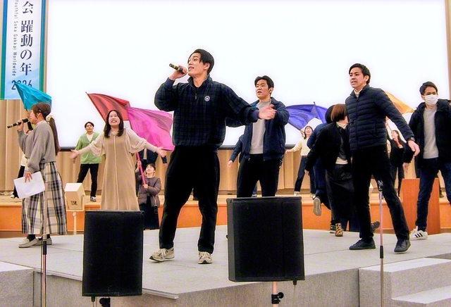 総会の本会場である広島池田平和記念会館での練習風景。当日はアメリカSGIの友と共に誓いの歌声を響かせる