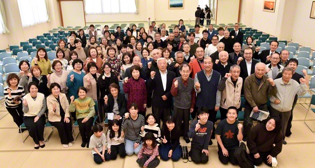 師弟共戦の心を燃やし、広布拡大を誓う姶良栄光圏の友（1日、隼人文化会館で）