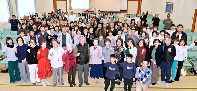 朝の勤行会に喜々と集った志太圏の友（20日、藤枝文化会館で）