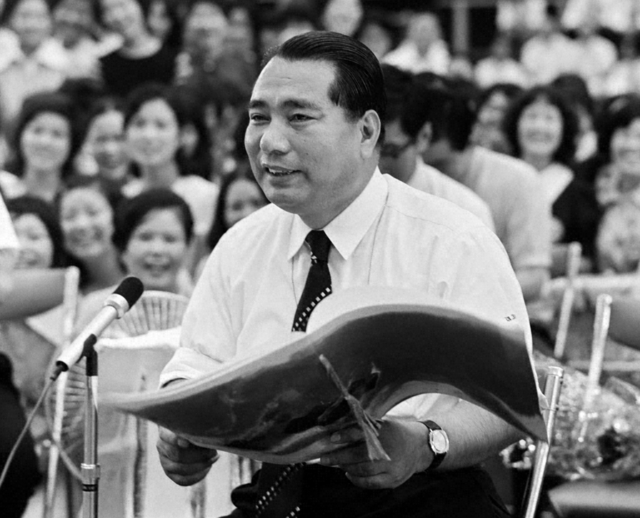 1972年6月20日の撮影会では、池田先生のアンコールで「南国土佐を後にして」を合唱した（高知市内）