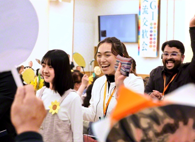 SGIメンバーが笑顔で入場（米子文化会館で）