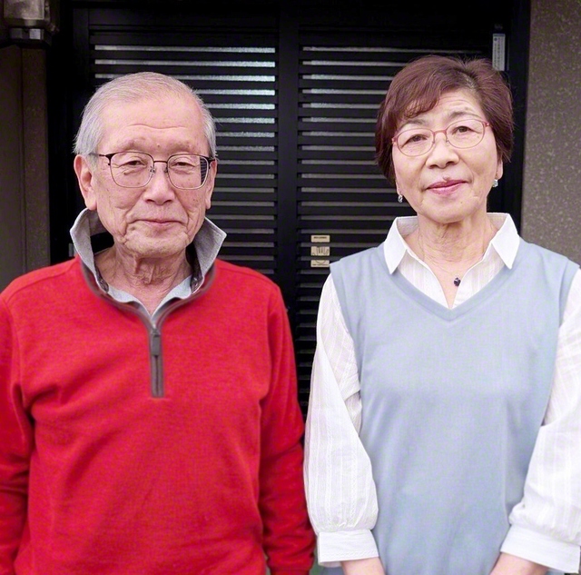 吉川さん㊧と妻・まゆみさん