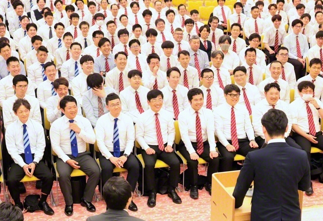 「中部池田教学大学校」第16・17期の入卒式が5日、中部池田記念会館で行われた　