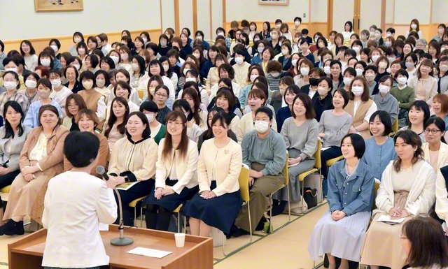 4・3「和歌山女性部の日」から栄光の5・3へ、誓い新たに出発した同部の友（5日、和歌山文化会館で）